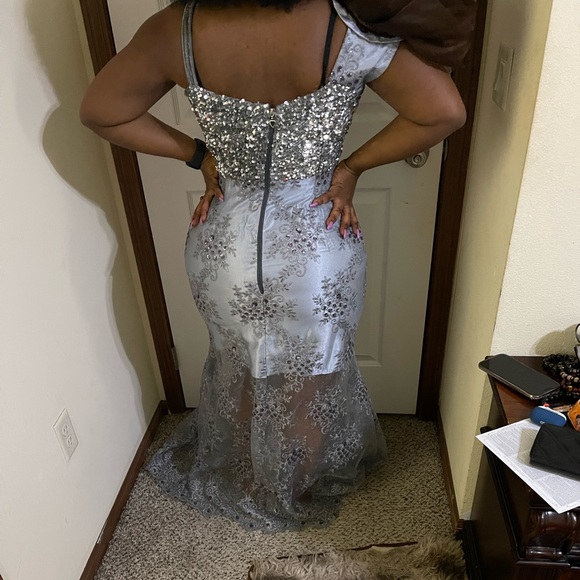 This a beautiful dress made in Liberia, west Africa. It was custom - Picture 4 of 5